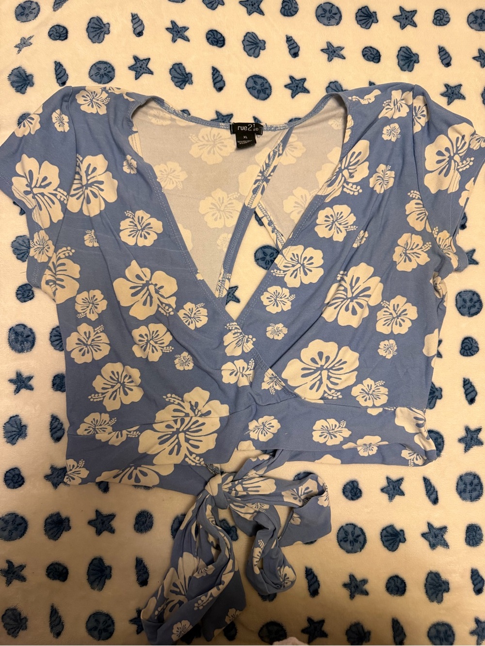 Rue21 Light Blue & White Floral Tie-Front Crop Top